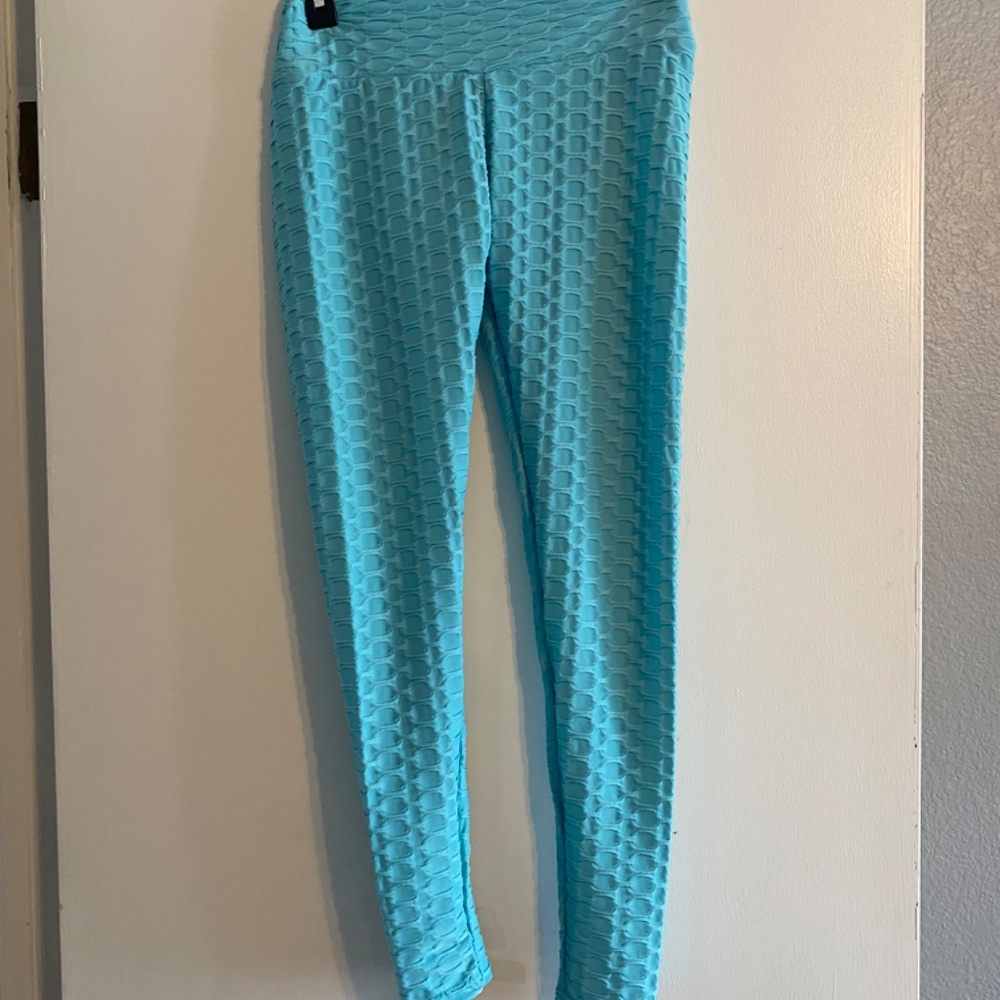 Booty Enhancing Leggings - Picture 2 of 6